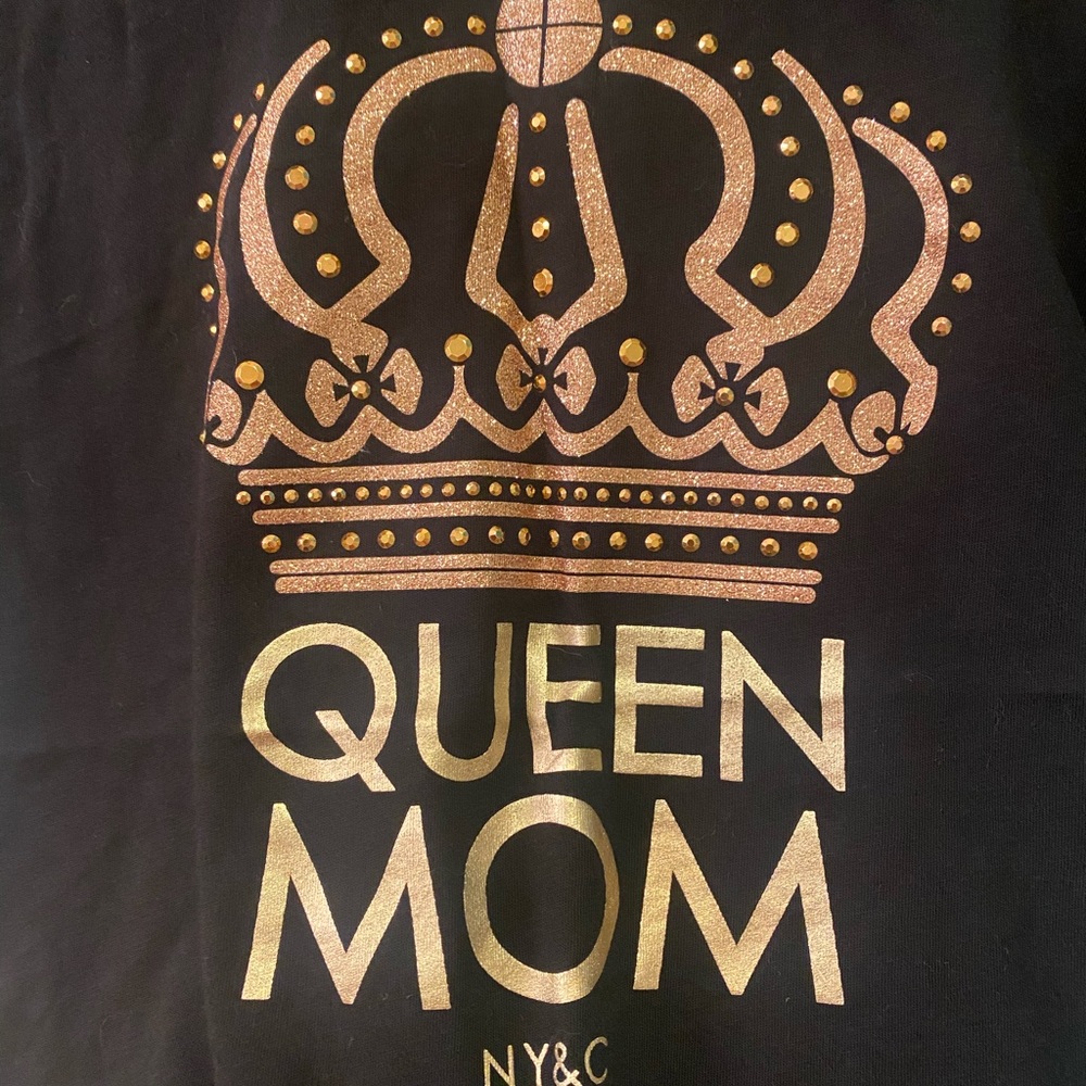Queen Mom Black T-Shirt